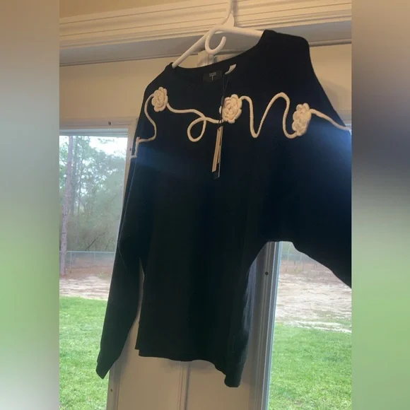 Tahari Sweater - Picture 1 of 3